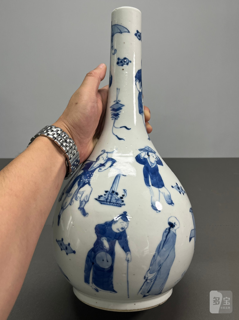 清晚期  青花市井人物故事图胆瓶（一对） - 图11